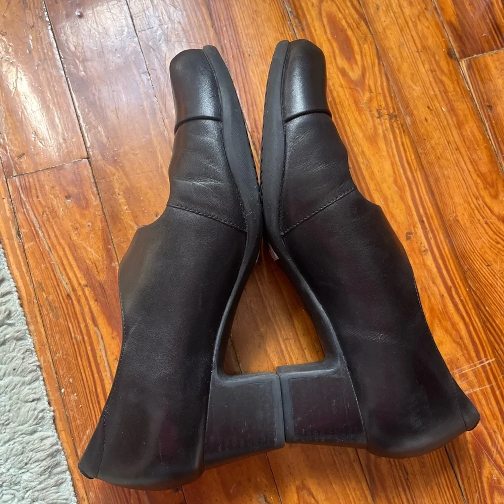 Clarks Women's Black Mary Jane Shoes - Picture 5 of 9